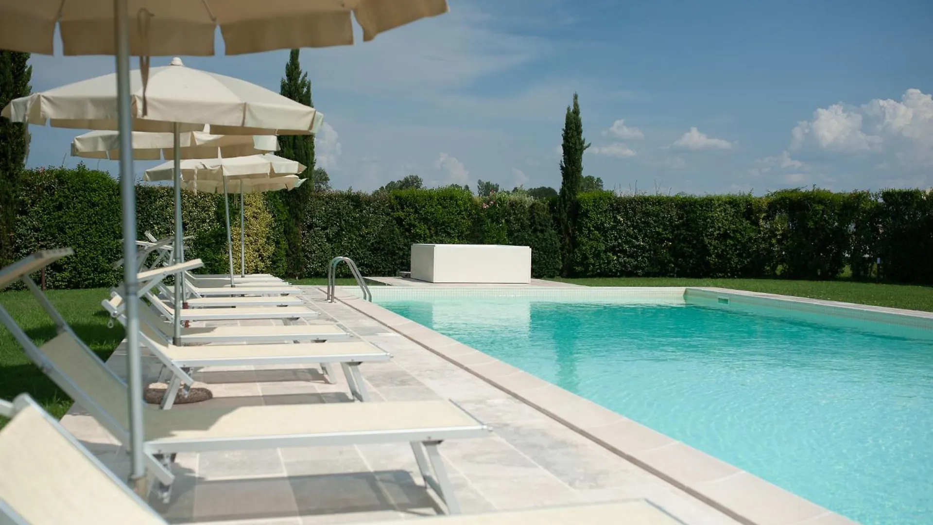 بونساكو Le Colombaie Country Resort 0*,